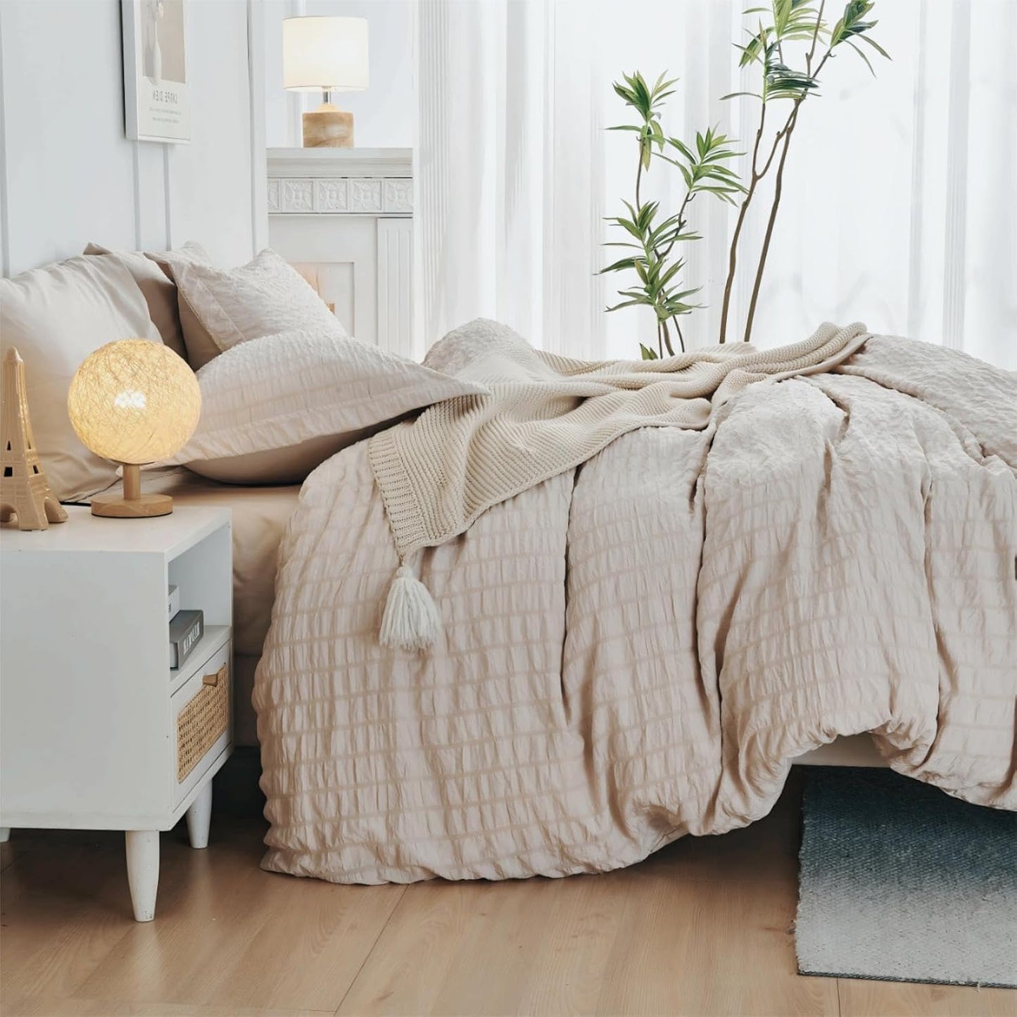 HYMOKEGE Beige Duvet Cover Queen Size, Ultra Soft 3-Piece Seersucker Duvet Cover Set with Zipper Closure, Soft Brushed Microfiber Bedding Set with 8 Corner Ties (90"x90", 2 Pillowshams)