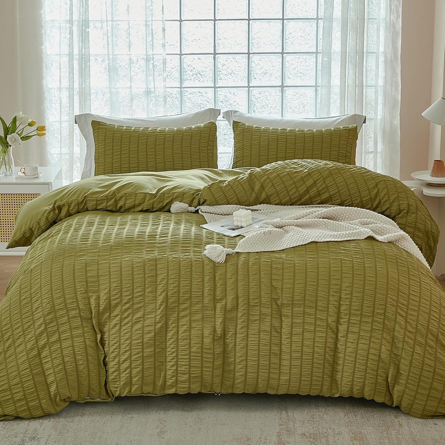 AveLom White Duvet Cover King (104 x 90 inches), 3 Pieces (1 Duvet Cover + 2 Pillow Cases), Seersucker Textured Ultra Soft Washed Microfiber, Textured Duvet Cover with Zipper Closure, Corner Ties
