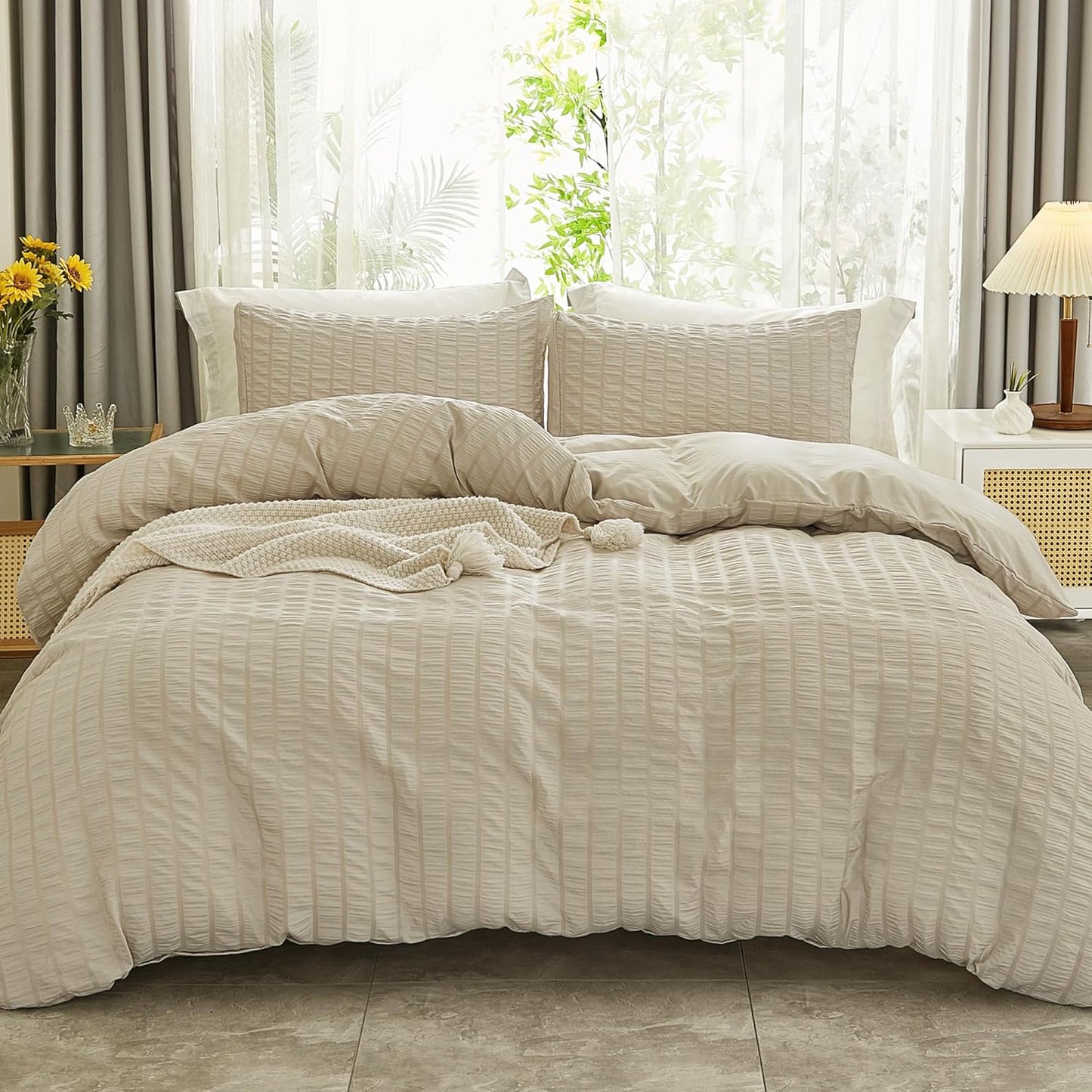 AveLom White Duvet Cover King (104 x 90 inches), 3 Pieces (1 Duvet Cover + 2 Pillow Cases), Seersucker Textured Ultra Soft Washed Microfiber, Textured Duvet Cover with Zipper Closure, Corner Ties