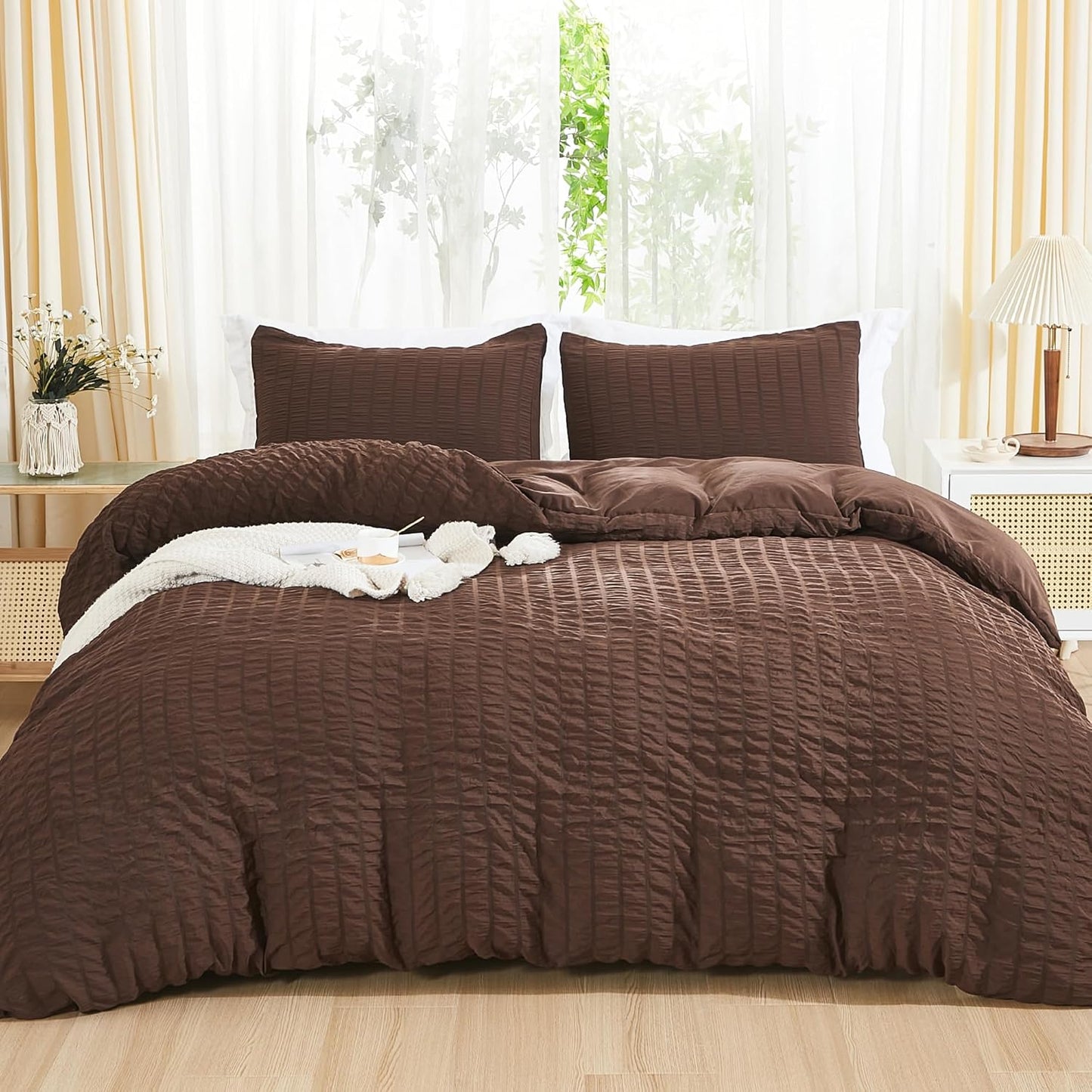 AveLom White Duvet Cover King (104 x 90 inches), 3 Pieces (1 Duvet Cover + 2 Pillow Cases), Seersucker Textured Ultra Soft Washed Microfiber, Textured Duvet Cover with Zipper Closure, Corner Ties