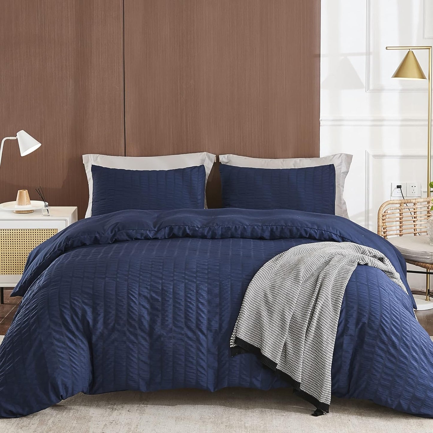 AveLom White Duvet Cover King (104 x 90 inches), 3 Pieces (1 Duvet Cover + 2 Pillow Cases), Seersucker Textured Ultra Soft Washed Microfiber, Textured Duvet Cover with Zipper Closure, Corner Ties